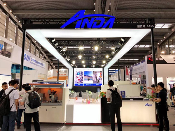 實時報道】聚焦安達｜3D曲面玻璃展