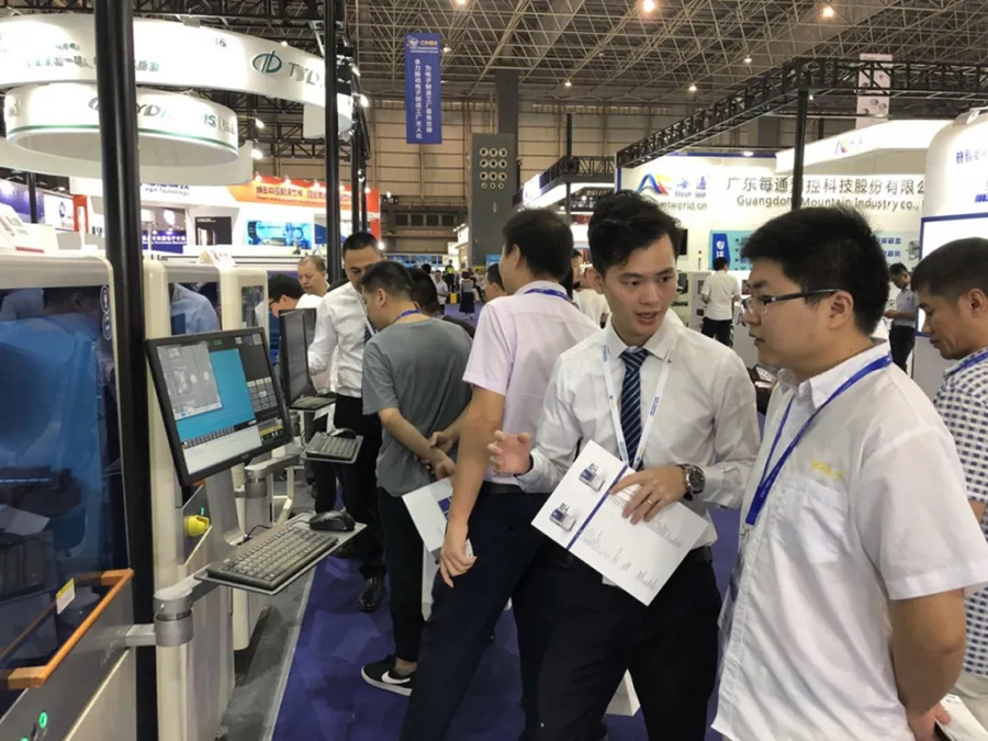 安達堅持自主創新，多部設備首次公開亮相 | 電子制造自動化展報道